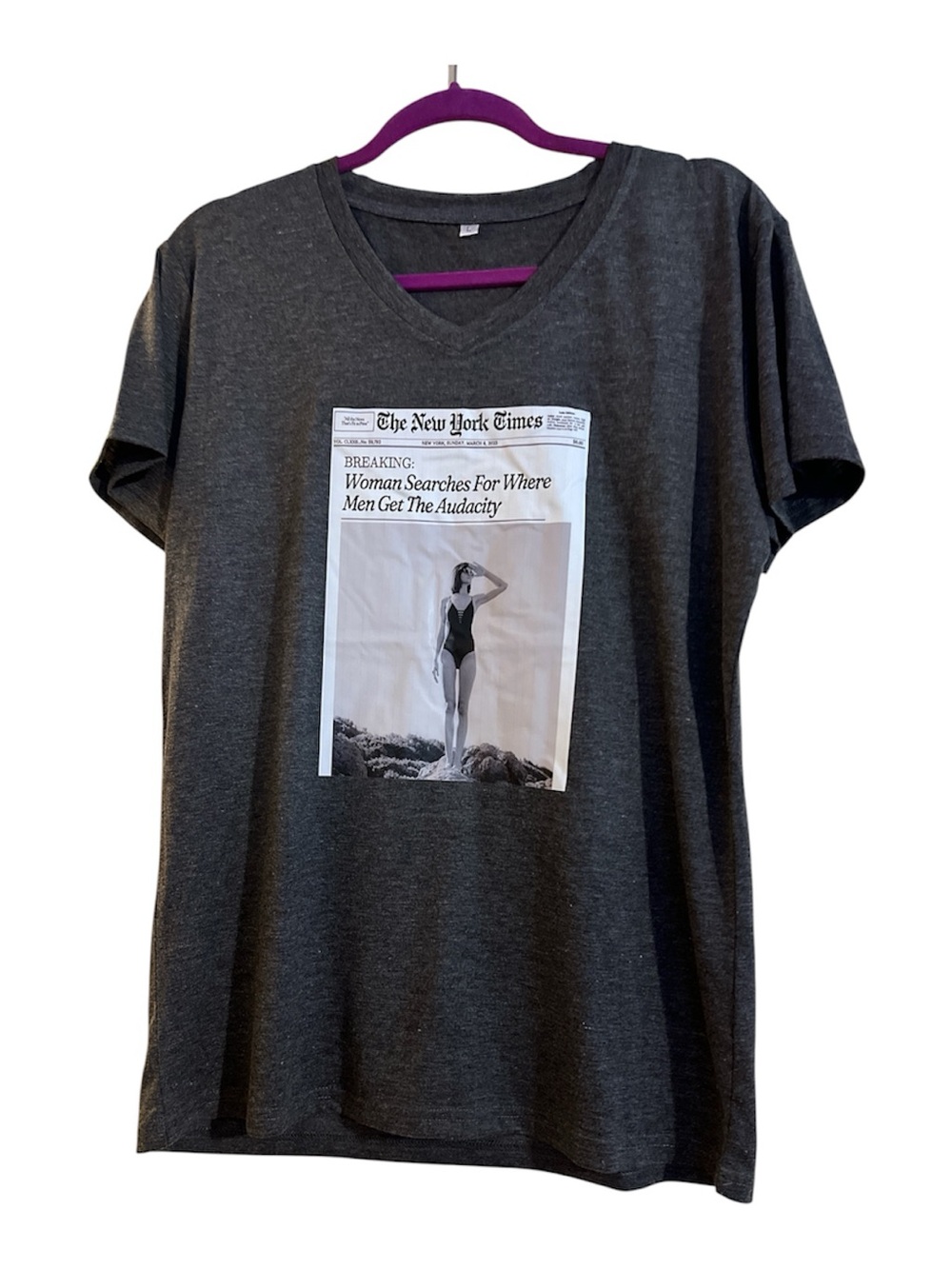 GREY TSHIRT WITH VINYL PRINT. NWOT